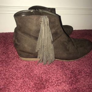 AMERICAN EAGLE BROWN FRINGE WEDGE BOOTIES